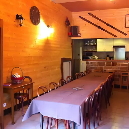 15 Personnes A La Montagne * Murol
